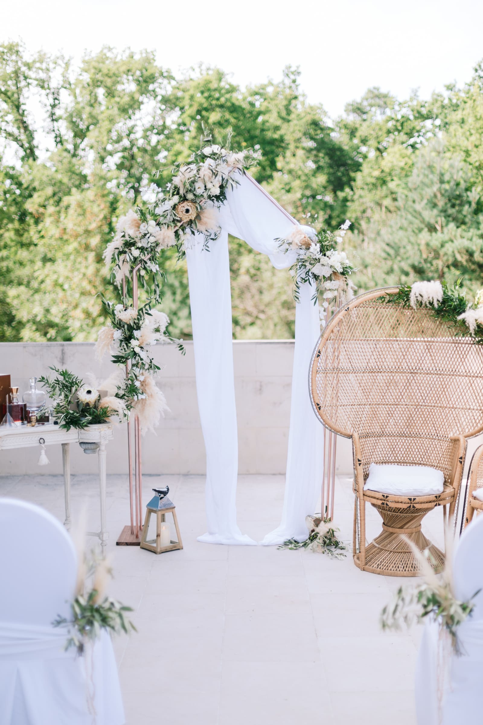 intercontinental-chantilly-chateau-mont-royal-evenements-prives-mariage-arche-ceremonie