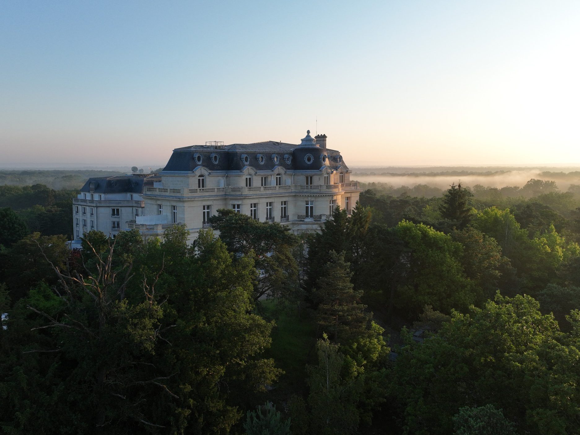 InterContinental Chantilly Château Mont Royal, hôtel de luxe 5 étoiles au cadre d'exception proche de Paris.